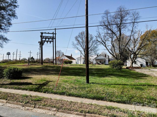 224 W Mills Avenue, Mooresville, NC 28115