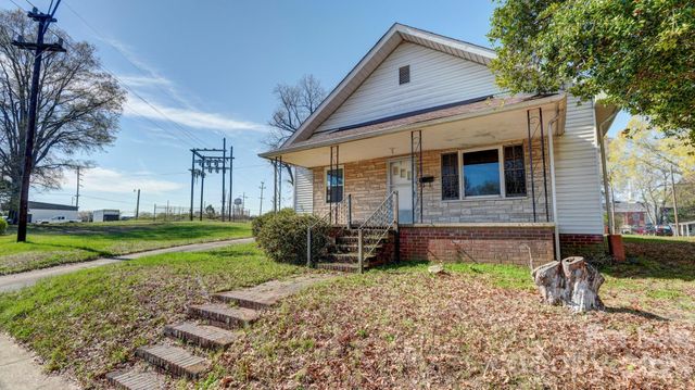 224 W Mills Avenue, Mooresville, NC 28115