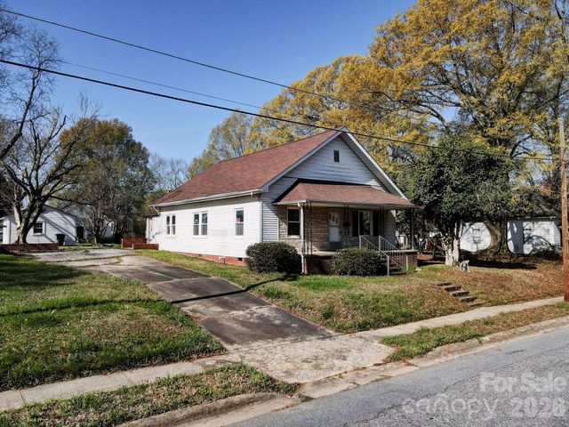 224 W Mills Avenue, Mooresville, NC 28115