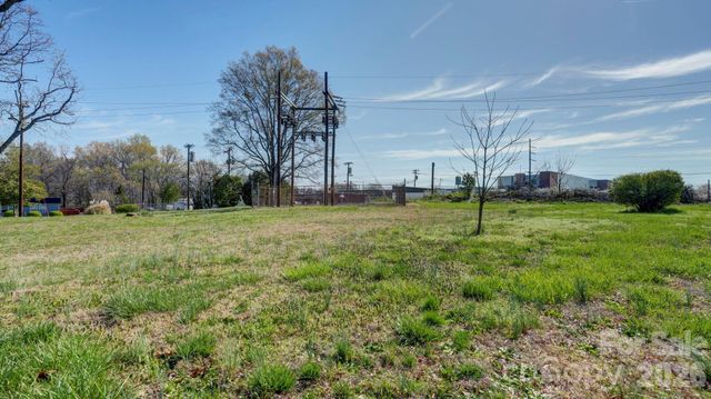 224 W Mills Avenue, Mooresville, NC 28115