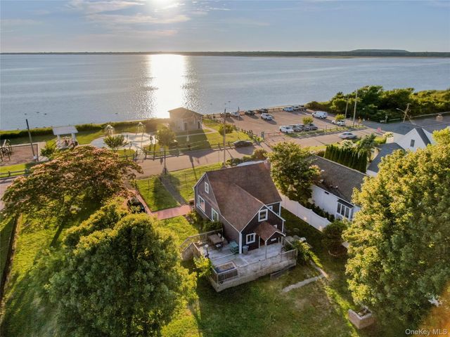 21 Grandview Drive, Shirley, NY 11967