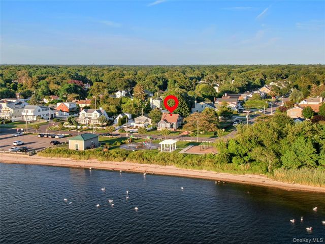 21 Grandview Drive, Shirley, NY 11967