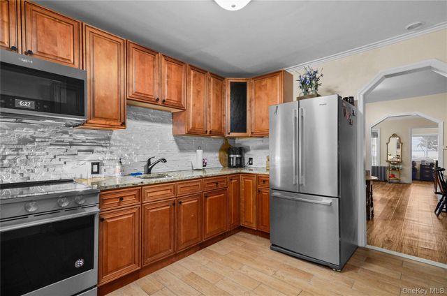 21 Grandview Drive, Shirley, NY 11967