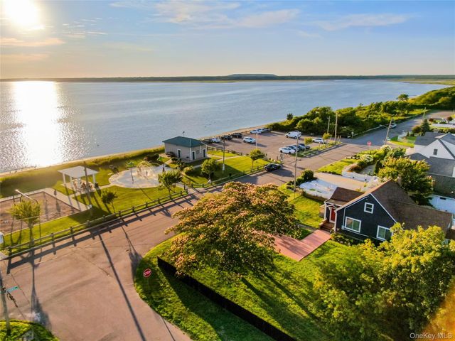 21 Grandview Drive, Shirley, NY 11967