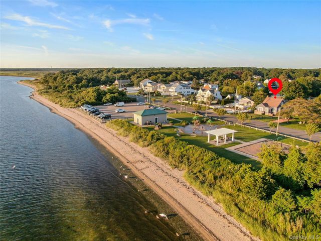 21 Grandview Drive, Shirley, NY 11967