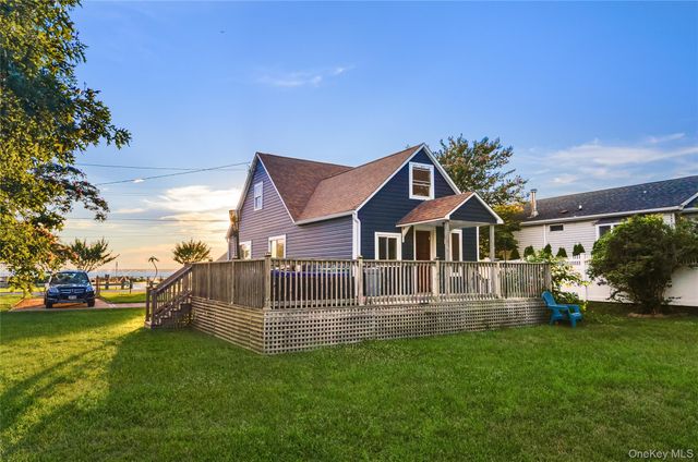 21 Grandview Drive, Shirley, NY 11967