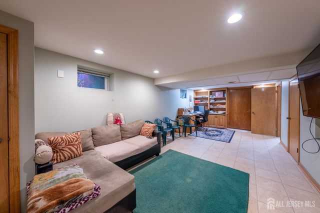 41 Clover Avenue, Colonia, NJ 07067
