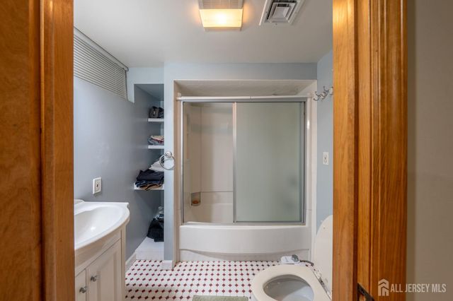 41 Clover Avenue, Colonia, NJ 07067