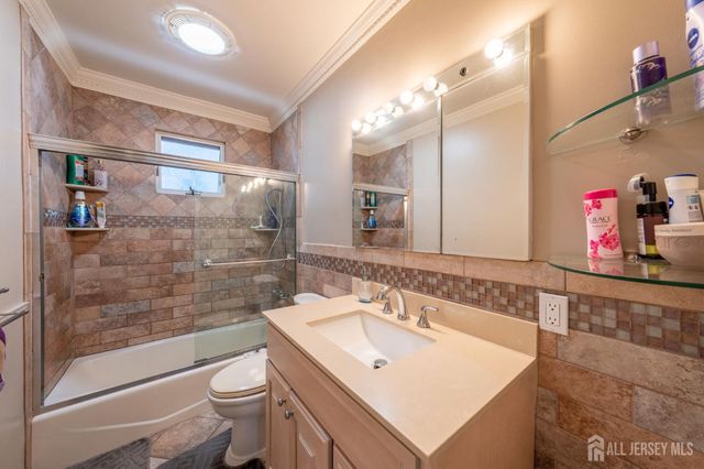 41 Clover Avenue, Colonia, NJ 07067