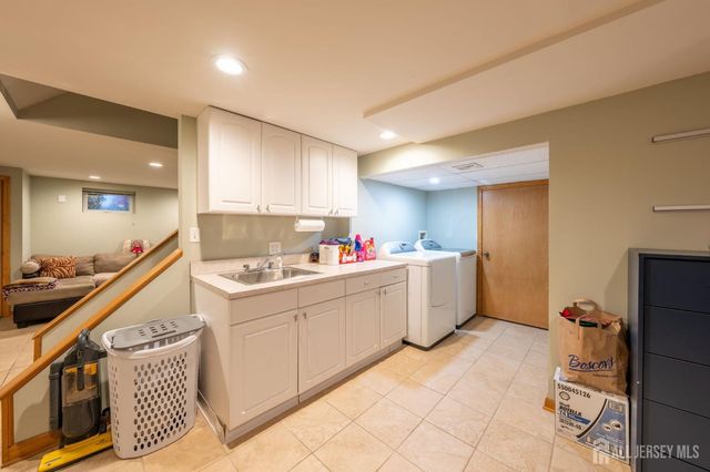 41 Clover Avenue, Colonia, NJ 07067