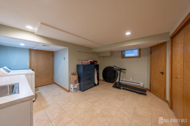 41 Clover Avenue, Colonia, NJ 07067