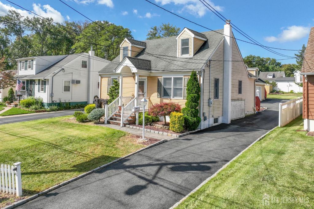 41 Clover Avenue, Colonia, NJ 07067