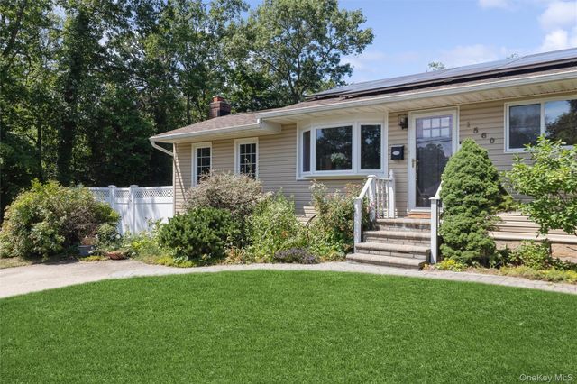 1560 Brightshore Boulevard, Bay Shore, NY 11706
