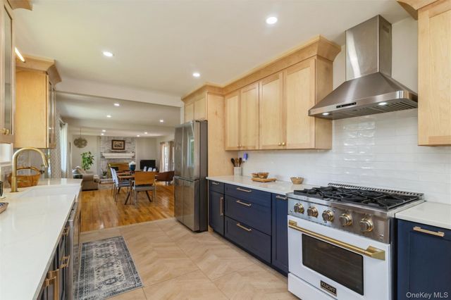 1560 Brightshore Boulevard, Bay Shore, NY 11706