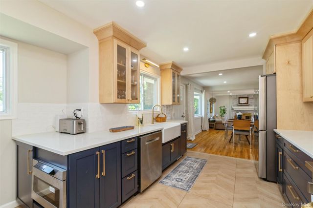 1560 Brightshore Boulevard, Bay Shore, NY 11706