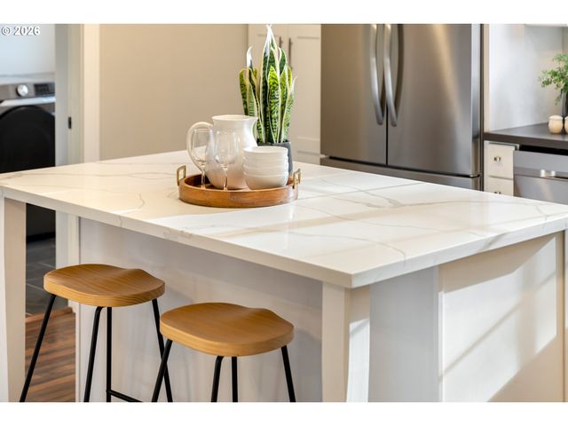 5262 ROSEWOOD St, Lake Oswego, OR 97035