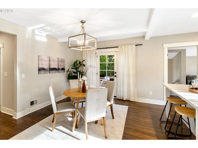 5262 ROSEWOOD St, Lake Oswego, OR 97035