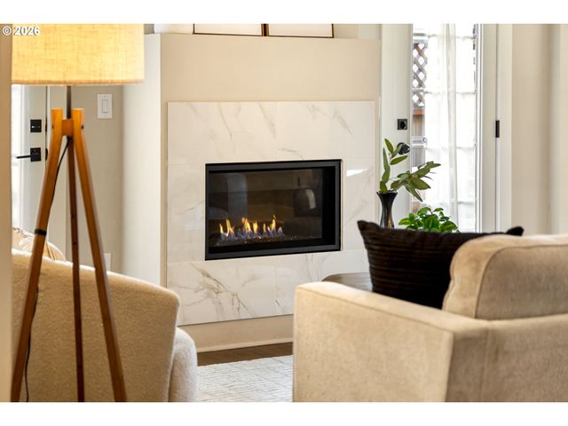 5262 ROSEWOOD St, Lake Oswego, OR 97035