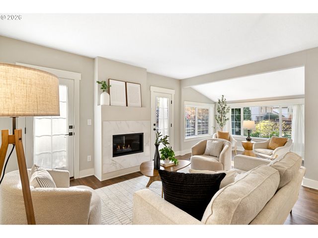 5262 ROSEWOOD St, Lake Oswego, OR 97035