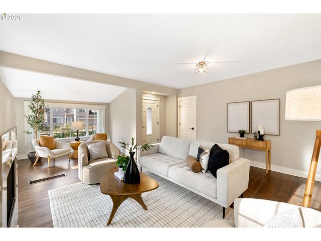 5262 ROSEWOOD St, Lake Oswego, OR 97035