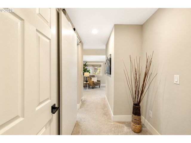 5262 ROSEWOOD St, Lake Oswego, OR 97035