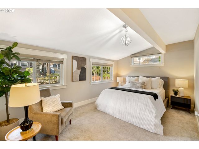 5262 ROSEWOOD St, Lake Oswego, OR 97035