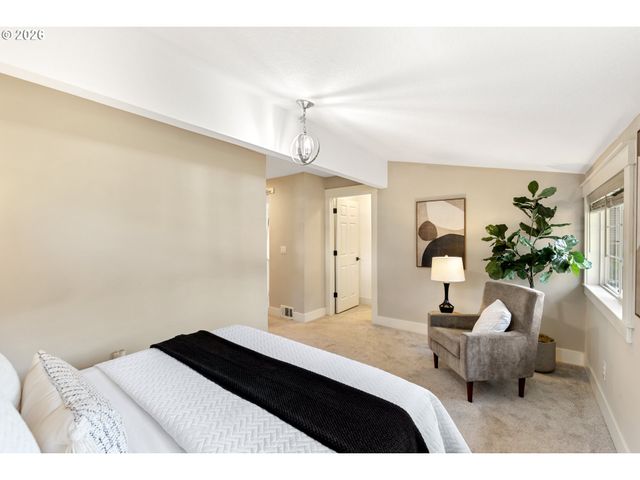 5262 ROSEWOOD St, Lake Oswego, OR 97035