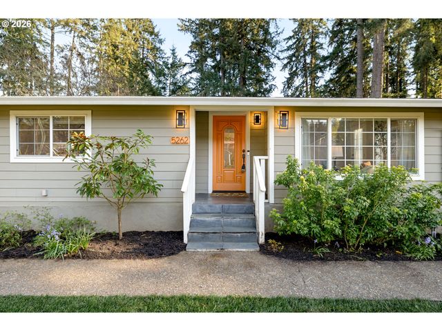 5262 ROSEWOOD St, Lake Oswego, OR 97035