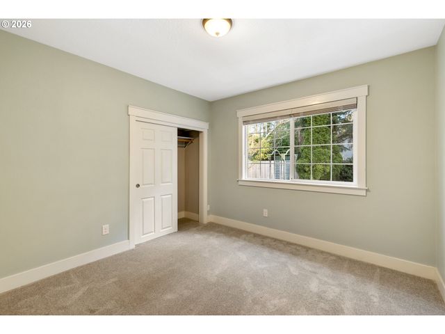 5262 ROSEWOOD St, Lake Oswego, OR 97035