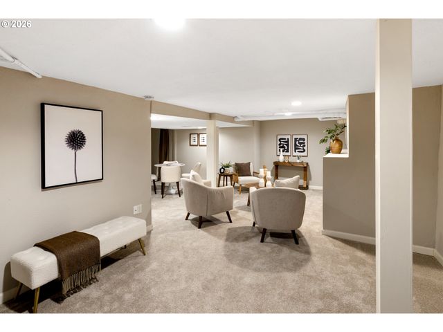 5262 ROSEWOOD St, Lake Oswego, OR 97035