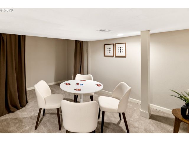 5262 ROSEWOOD St, Lake Oswego, OR 97035