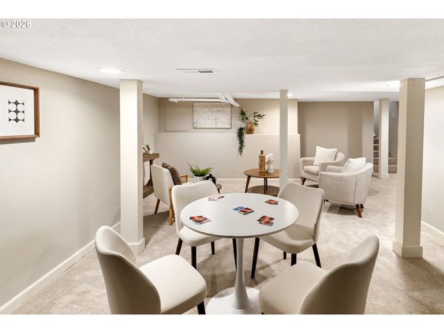 5262 ROSEWOOD St, Lake Oswego, OR 97035