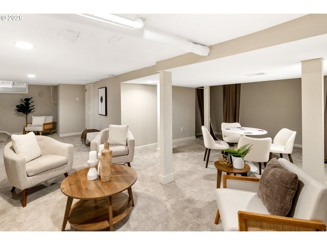 5262 ROSEWOOD St, Lake Oswego, OR 97035