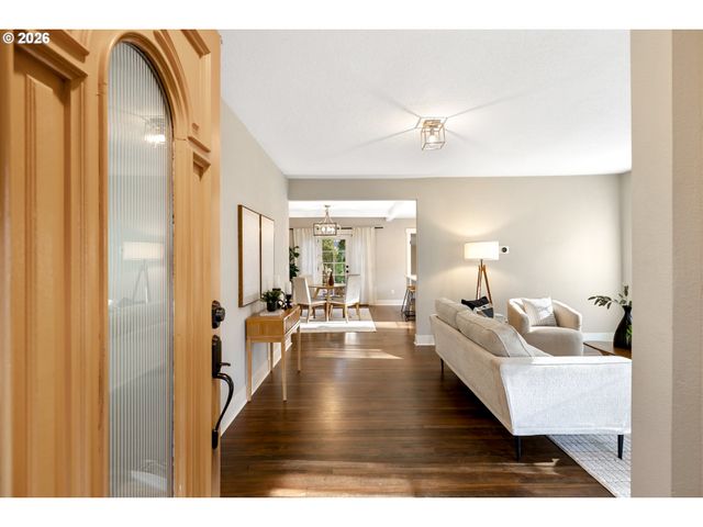 5262 ROSEWOOD St, Lake Oswego, OR 97035