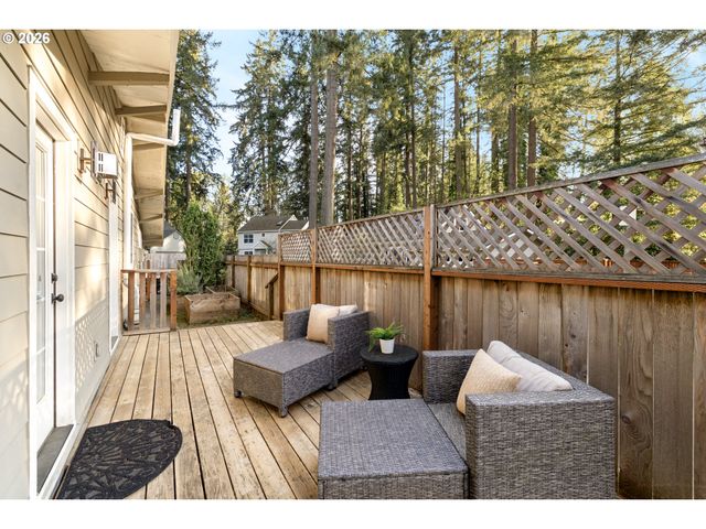 5262 ROSEWOOD St, Lake Oswego, OR 97035