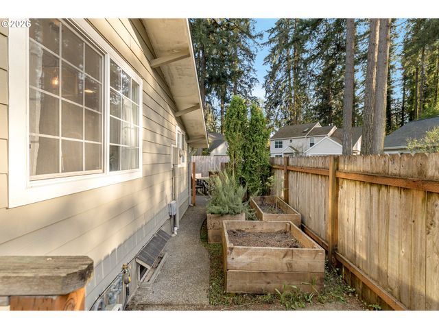 5262 ROSEWOOD St, Lake Oswego, OR 97035