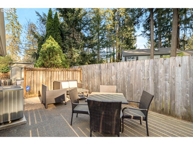 5262 ROSEWOOD St, Lake Oswego, OR 97035
