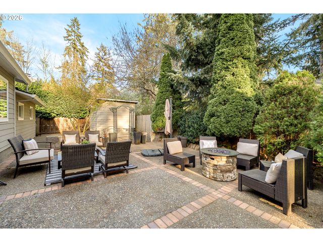 5262 ROSEWOOD St, Lake Oswego, OR 97035