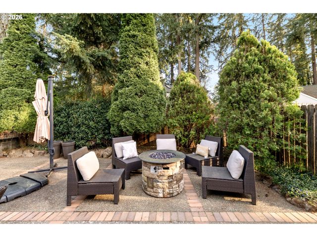 5262 ROSEWOOD St, Lake Oswego, OR 97035