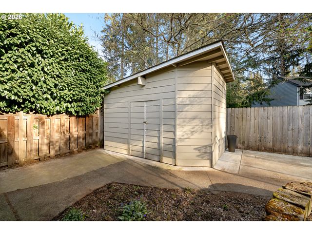 5262 ROSEWOOD St, Lake Oswego, OR 97035