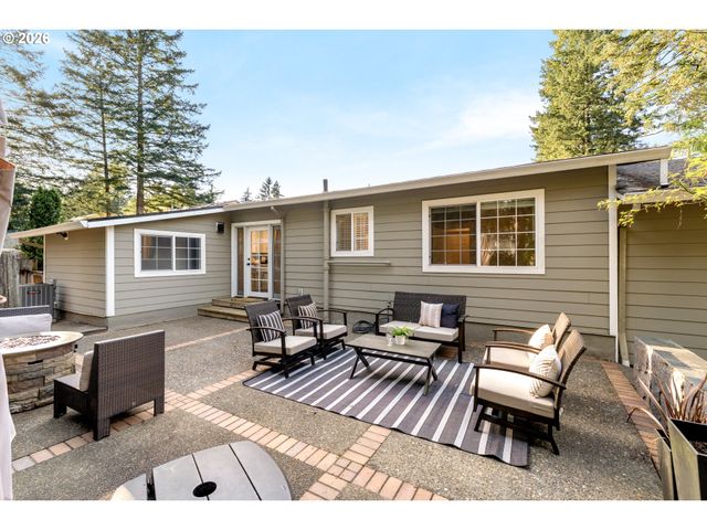 5262 ROSEWOOD St, Lake Oswego, OR 97035