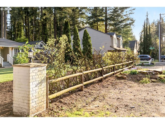 5262 ROSEWOOD St, Lake Oswego, OR 97035