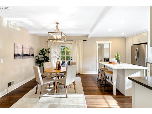 5262 ROSEWOOD St, Lake Oswego, OR 97035