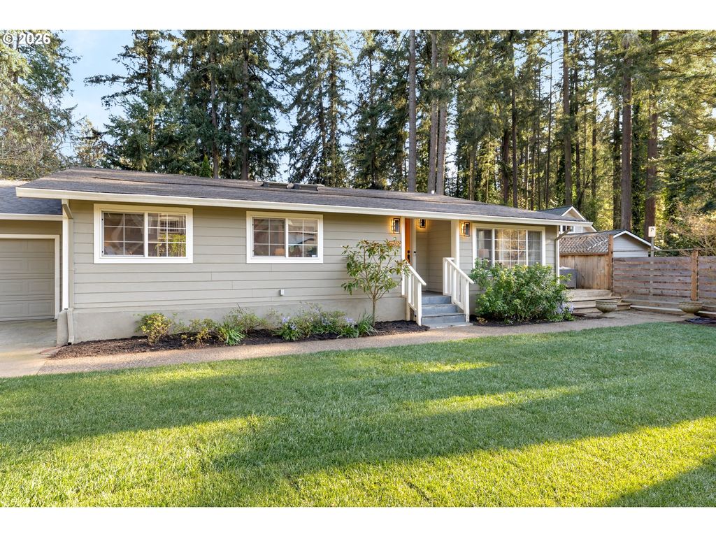 5262 ROSEWOOD St, Lake Oswego, OR 97035