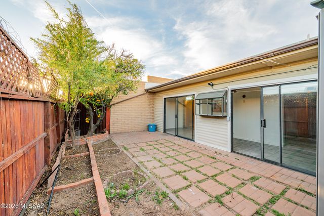 465 W Calle Lindero, Tucson, AZ 85704