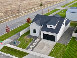 6632 W Portrush Dr, Rathdrum, ID 83858
