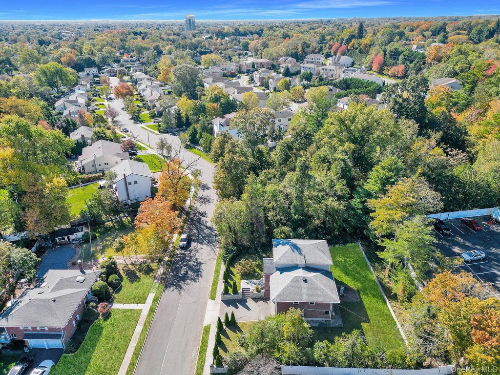 300 Ellen Place, Jericho, NY 11753 — photo 2
