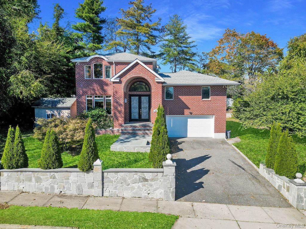 300 Ellen Place, Jericho, NY 11753 — photo 3