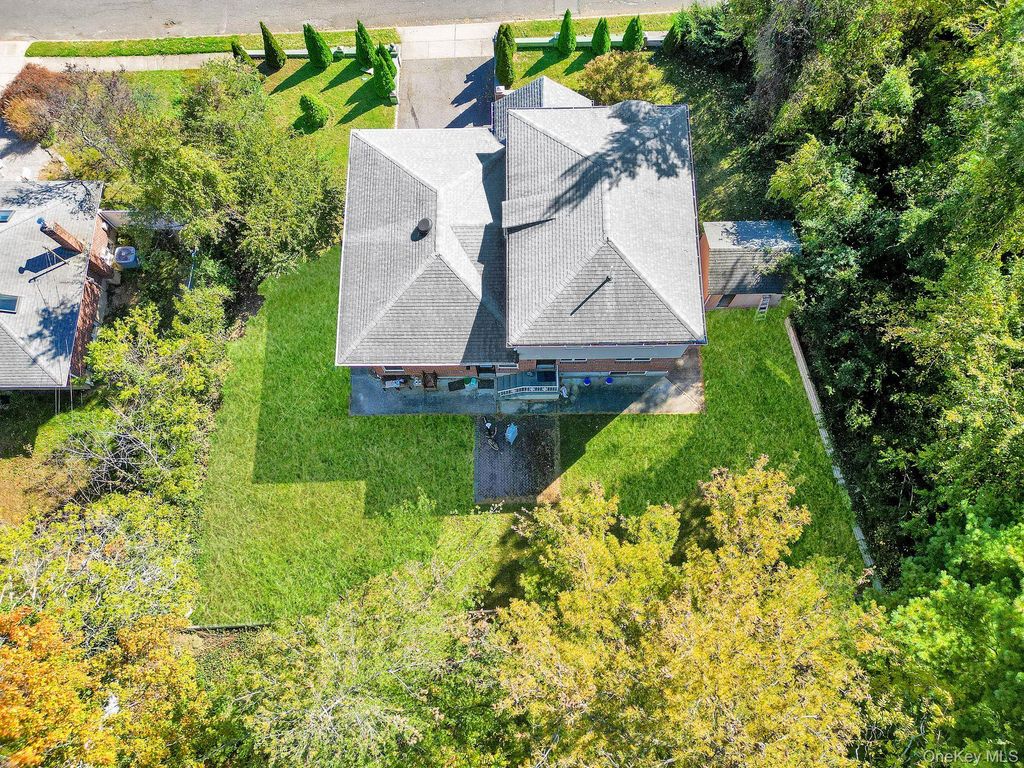 300 Ellen Place, Jericho, NY 11753 — photo 4