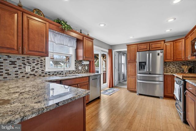 46 MAPLEWOOD AVE, Carneys Point, NJ 08069